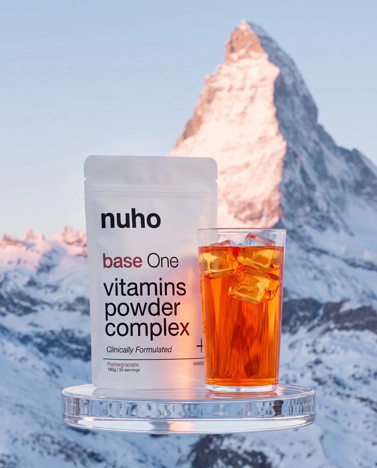 base One Beutel und Glas vor dem Matterhorn
